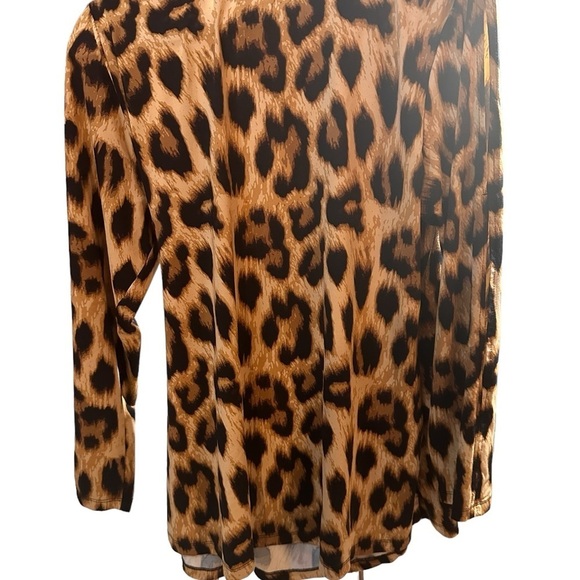Monroe and Main Faux wrap blouse.  Animal Print Size  XL - Picture 7 of 10
